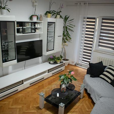 Viollet Appartement Omiš Buitenkant foto