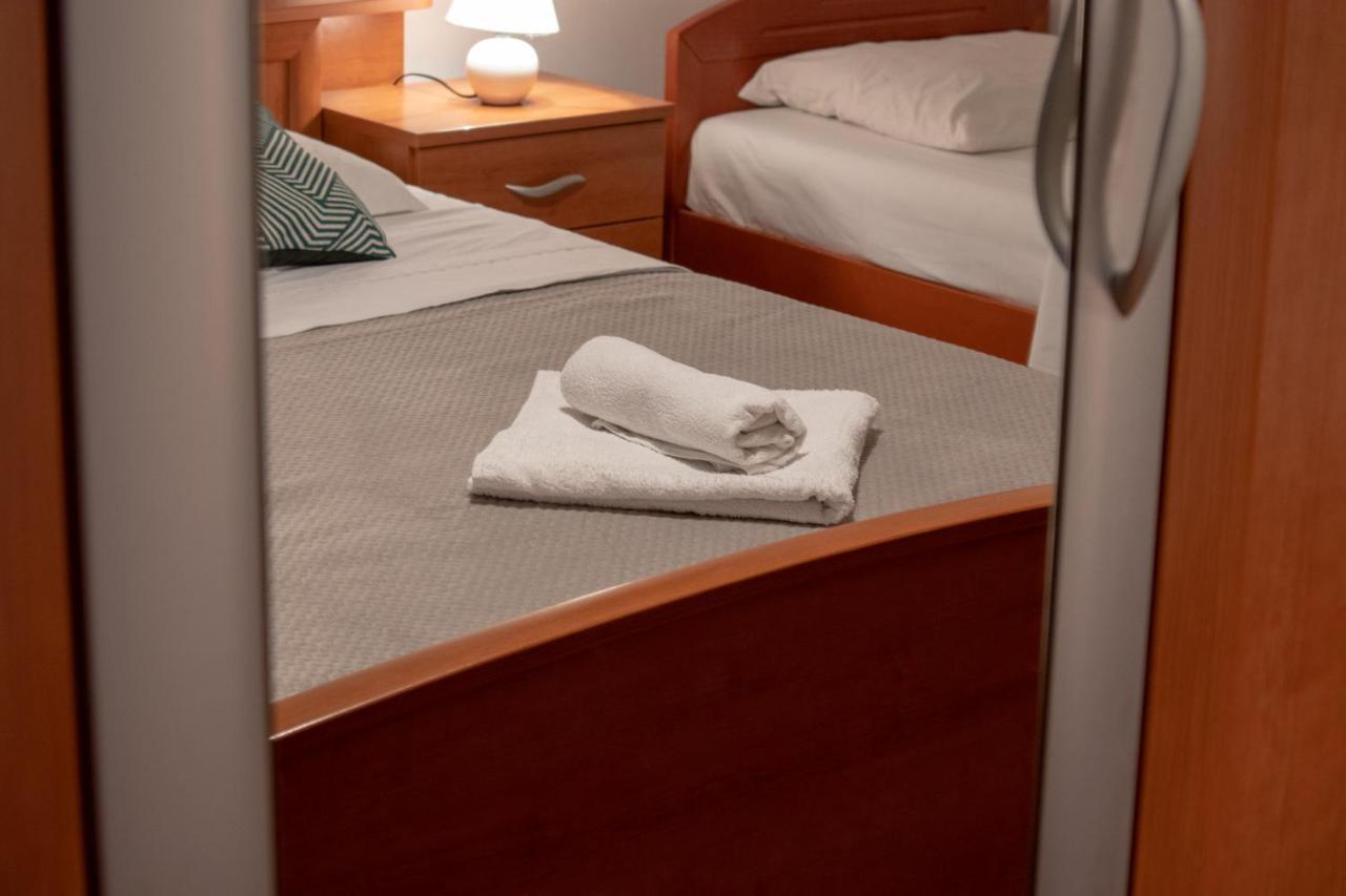 Viollet Appartement Omiš Buitenkant foto